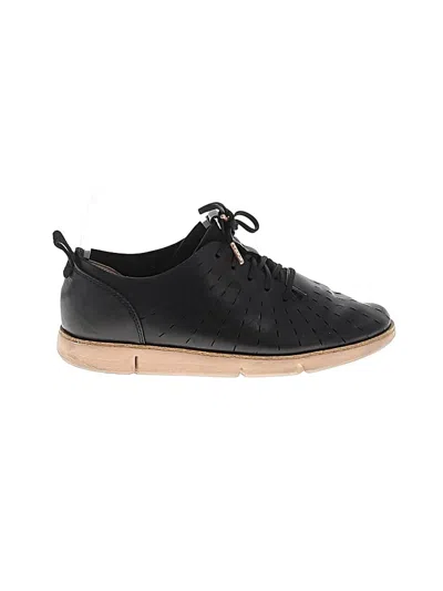Pre-owned Clarks Flats In Black