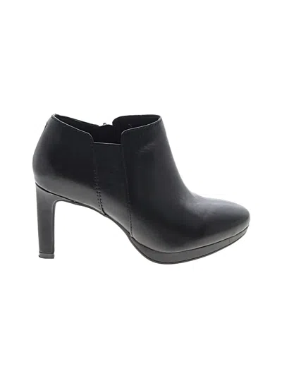 Pre-owned Clarks Flats In Black