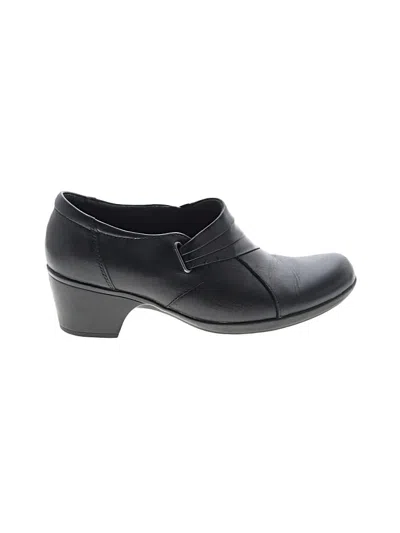 Pre-owned Clarks Flats In Black