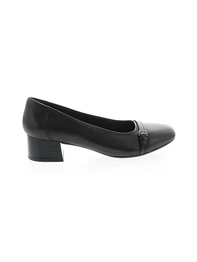 Pre-owned Clarks Flats In Black