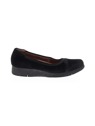 Pre-owned Clarks Flats In Black