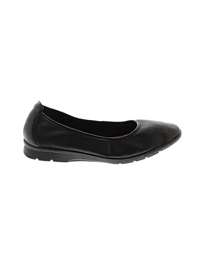 Pre-owned Clarks Flats In Black