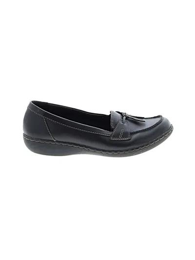 Pre-owned Clarks Flats In Black