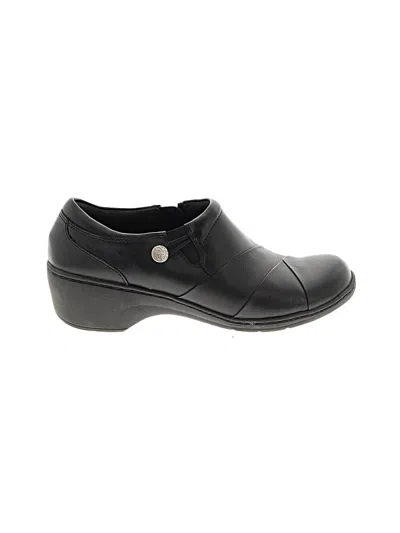 Pre-owned Clarks Flats In Black