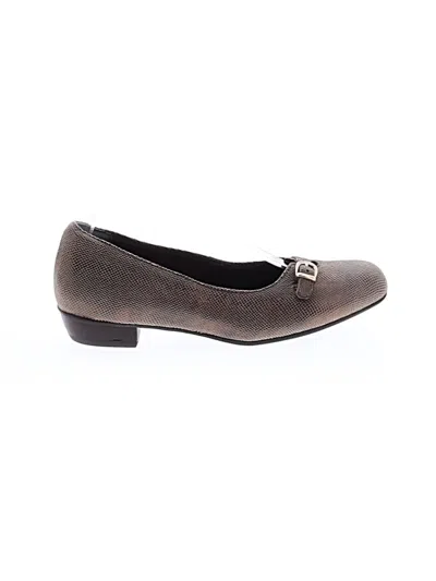 Pre-owned Clarks Flats In Brown