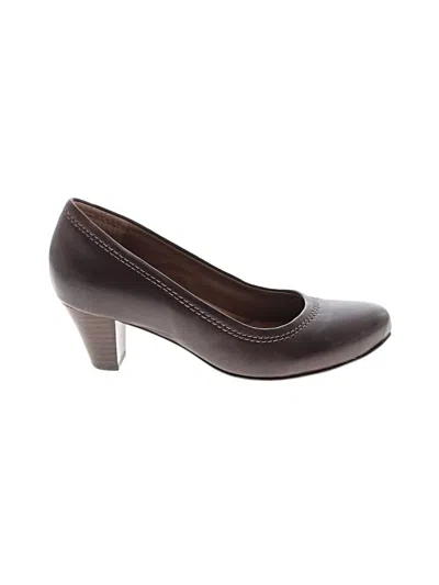Pre-owned Clarks Flats In Brown