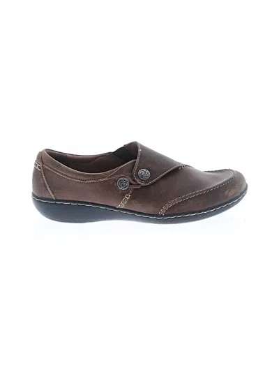 Pre-owned Clarks Flats In Brown