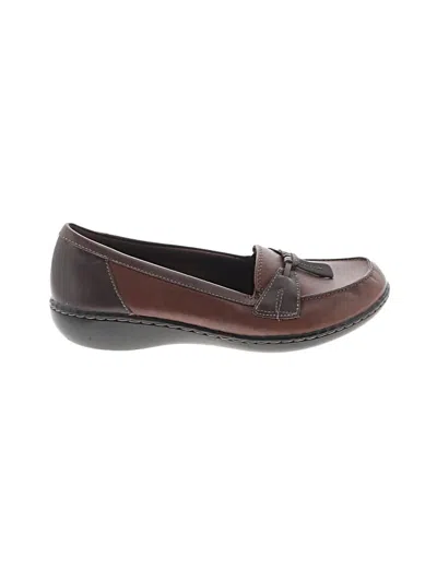 Pre-owned Clarks Flats In Brown