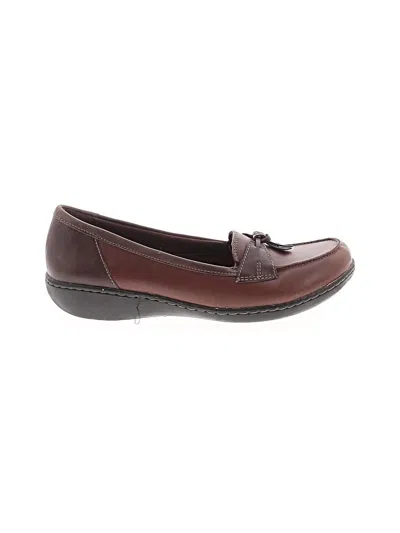 Pre-owned Clarks Flats In Brown