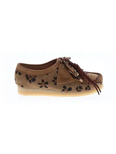Pre-owned Clarks Flats In Brown