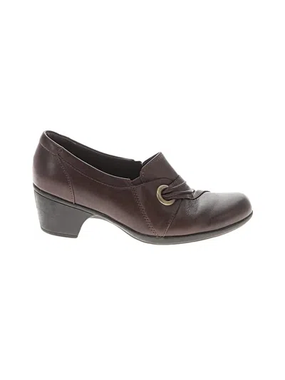 Pre-owned Clarks Flats In Brown