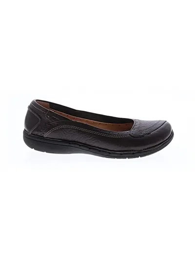 Pre-owned Clarks Flats In Brown