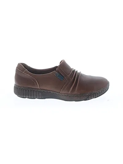 Pre-owned Clarks Flats In Brown