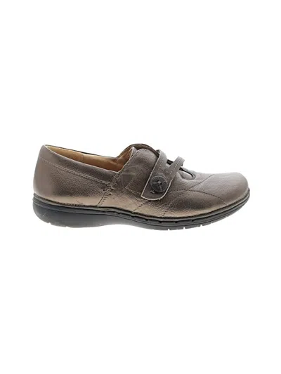 Pre-owned Clarks Flats In Brown