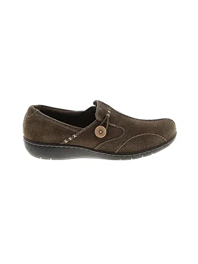 Pre-owned Clarks Flats In Brown