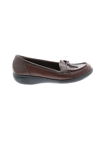 Pre-owned Clarks Flats In Brown
