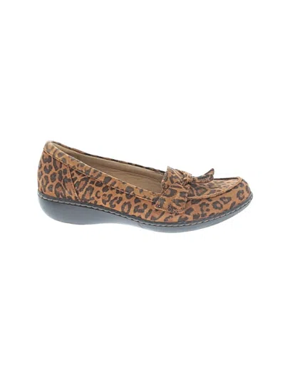 Pre-owned Clarks Flats In Brown