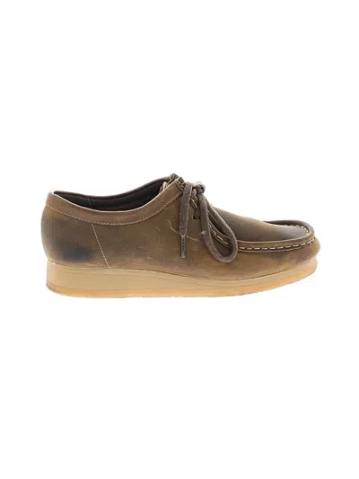 Pre-owned Clarks Flats In Brown