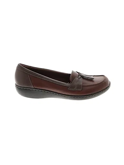 Pre-owned Clarks Flats In Brown