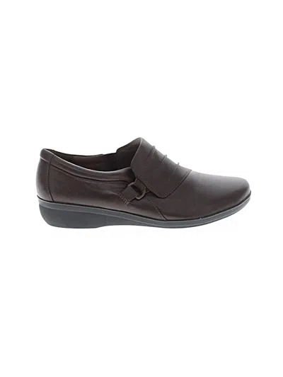 Pre-owned Clarks Flats In Brown