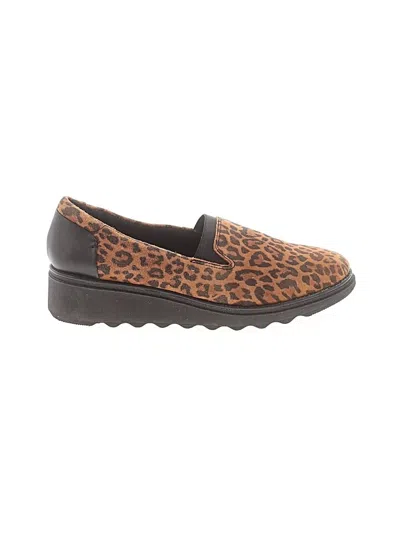 Pre-owned Clarks Flats In Brown