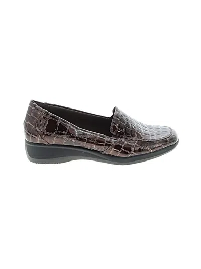 Pre-owned Clarks Flats In Brown