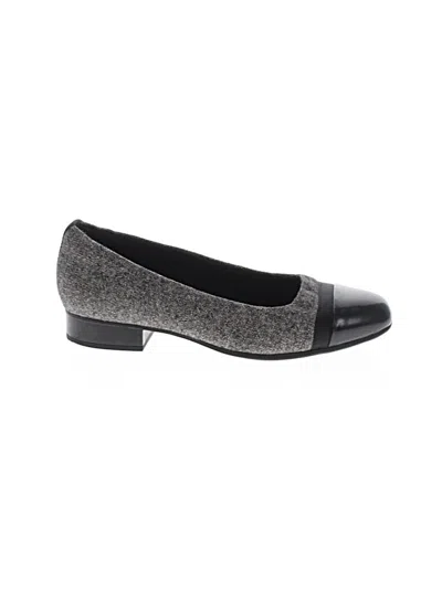 Pre-owned Clarks Flats In Gray
