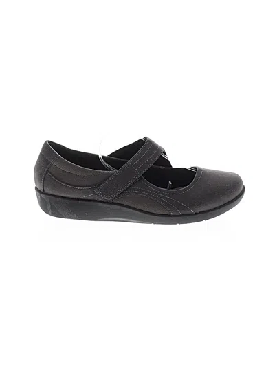 Pre-owned Clarks Flats In Gray