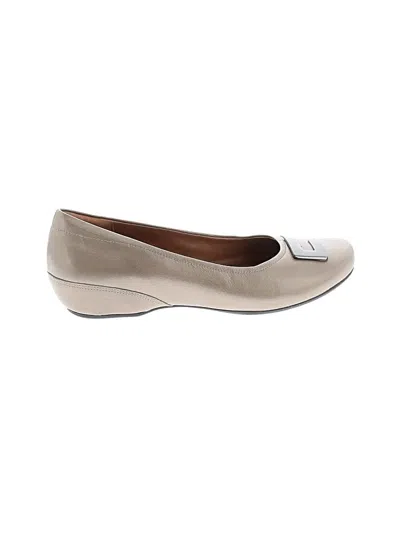 Pre-owned Clarks Flats In Gray