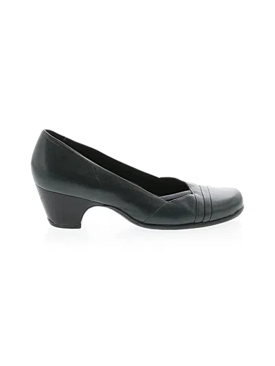 Pre-owned Clarks Flats In Green