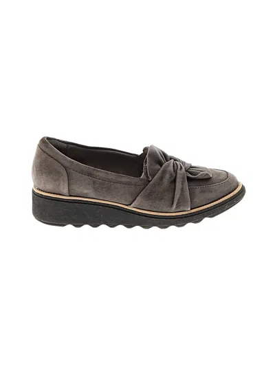 Pre-owned Clarks Flats In Tan