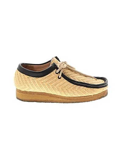 Pre-owned Clarks Flats In Tan