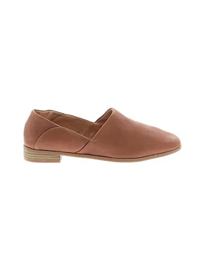 Pre-owned Clarks Flats In Tan