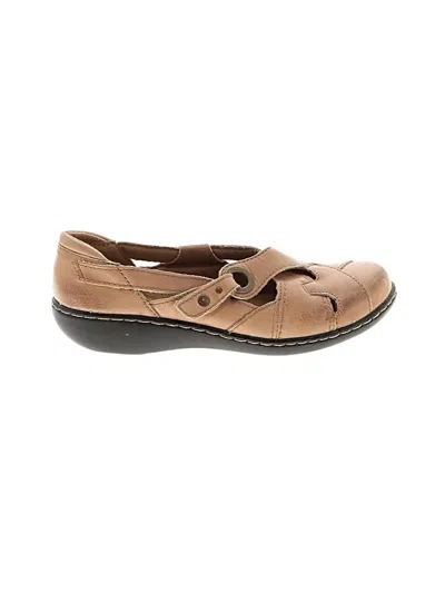 Pre-owned Clarks Flats In Tan