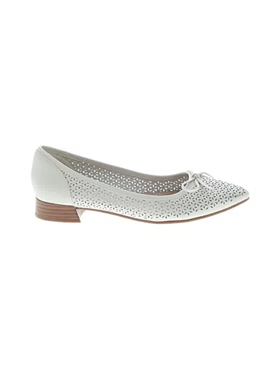 Pre-owned Clarks Flats In White