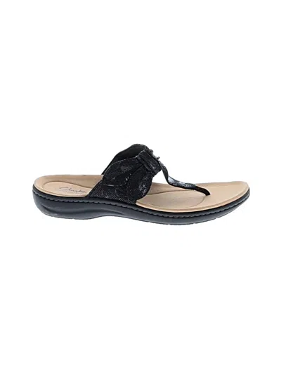 Pre-owned Clarks Flip Flops In Black
