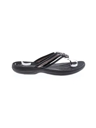 Pre-owned Clarks Flip Flops In Black