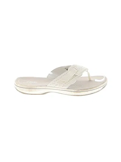 Pre-owned Clarks Flip Flops In Ivory