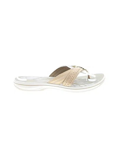 Pre-owned Clarks Flip Flops In Ivory