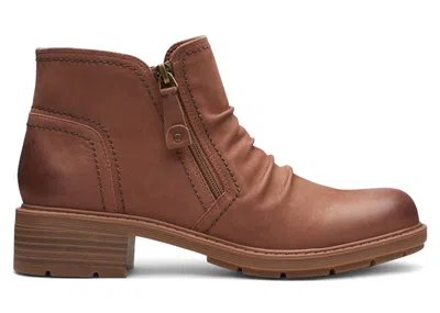 Pre-owned Clarks Hearth Dove Nubuck (women's) Sneakers In Tan In Brown