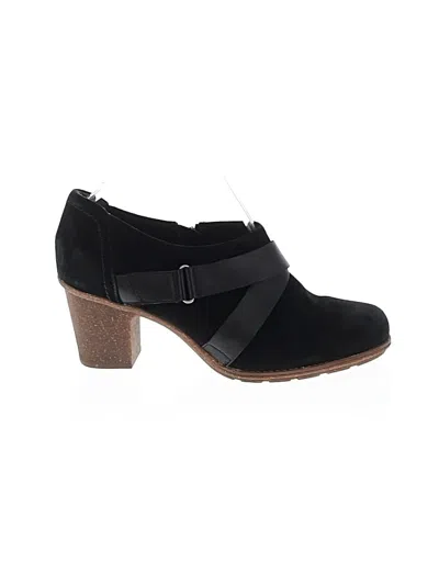 Pre-owned Clarks Heels In Black