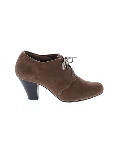 Pre-owned Clarks Heels In Brown