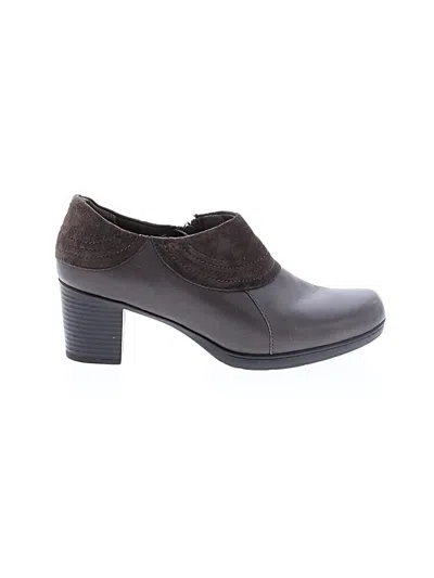 Pre-owned Clarks Heels In Gray