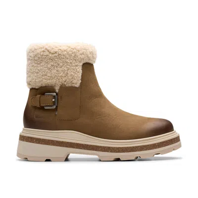 Clarks Hencroftmadiwp In Beige Nubuck In Purple