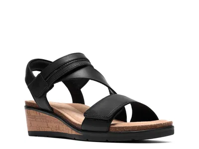 Clarks Kacha Wave Wedge Sandal In Black