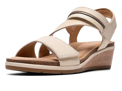 Clarks Kacha Wave In White