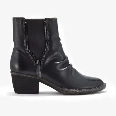 Clarks Kastela Zip In Black