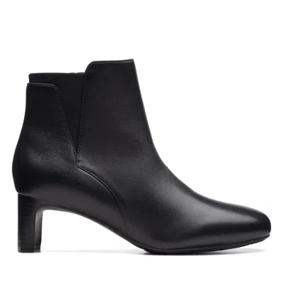 Clarks Kyndall Faye In Black Leather