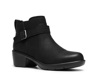 Clarks Kynnzie Rise Bootie In Black