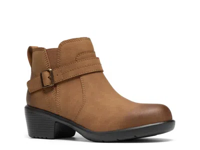 Clarks Kynnzie Rise Bootie In Brown